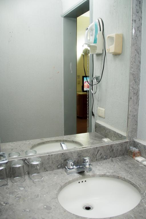 Guidi Hotell Linares Exteriör bild