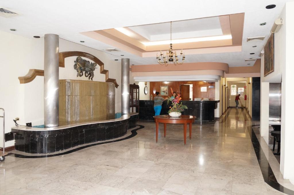 Guidi Hotell Linares Exteriör bild