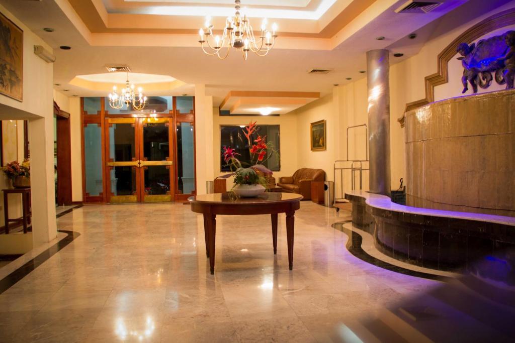 Guidi Hotell Linares Exteriör bild